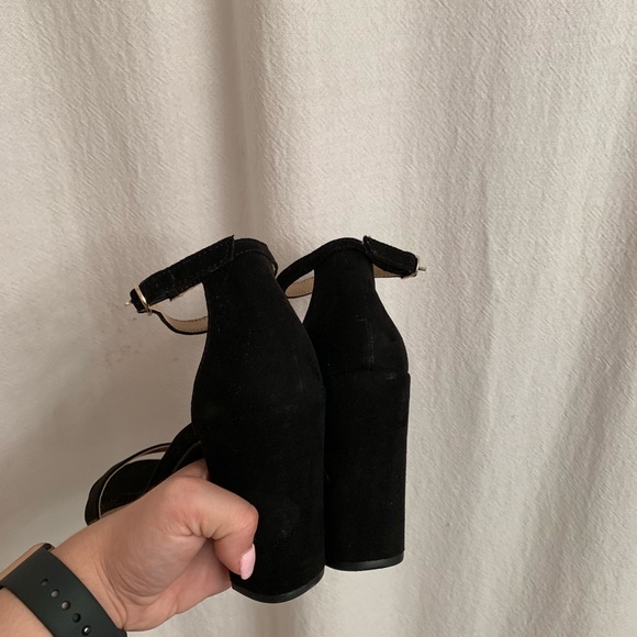 SOLD Black heels - Picture 2 of 4